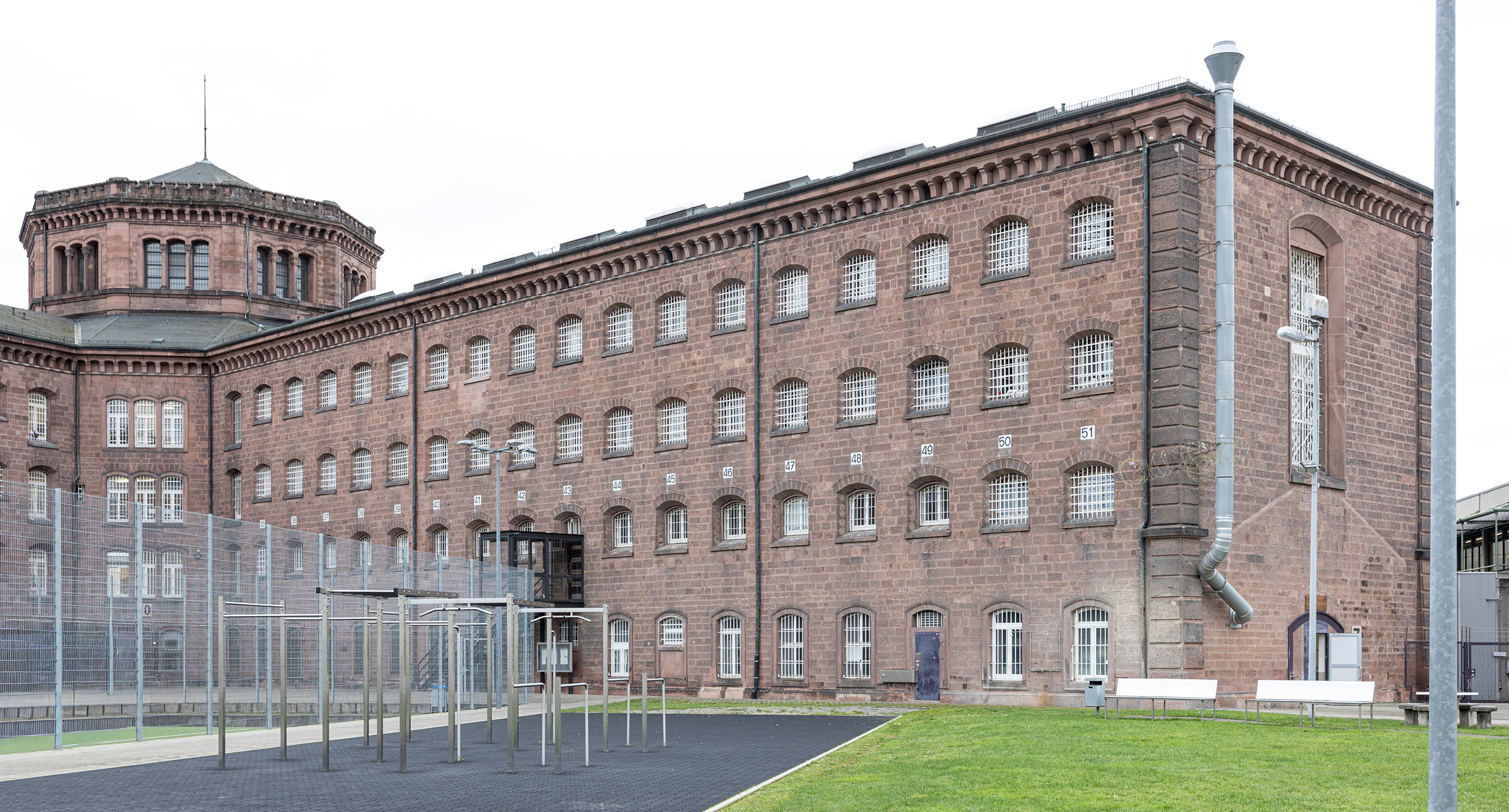 Außenansicht der Justizvollzugsanstalt Freiburg
